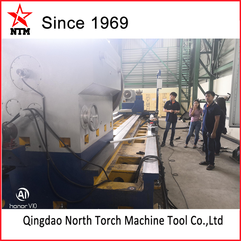 我司工程師成功完成我司生產(chǎn)的重型機(jī)械臥式車床CG61200*8000/40T 的安裝，調(diào)試與培訓(xùn)